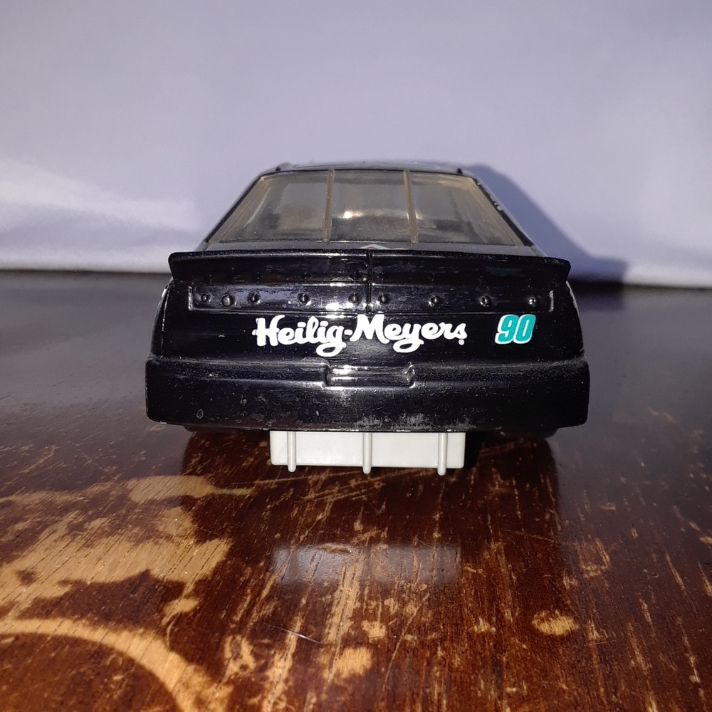 Mike Wallace #90 Heilig-Meyers 1995 Nascar Racing Champions 1:24 Scale Car - Picture 7 of 12